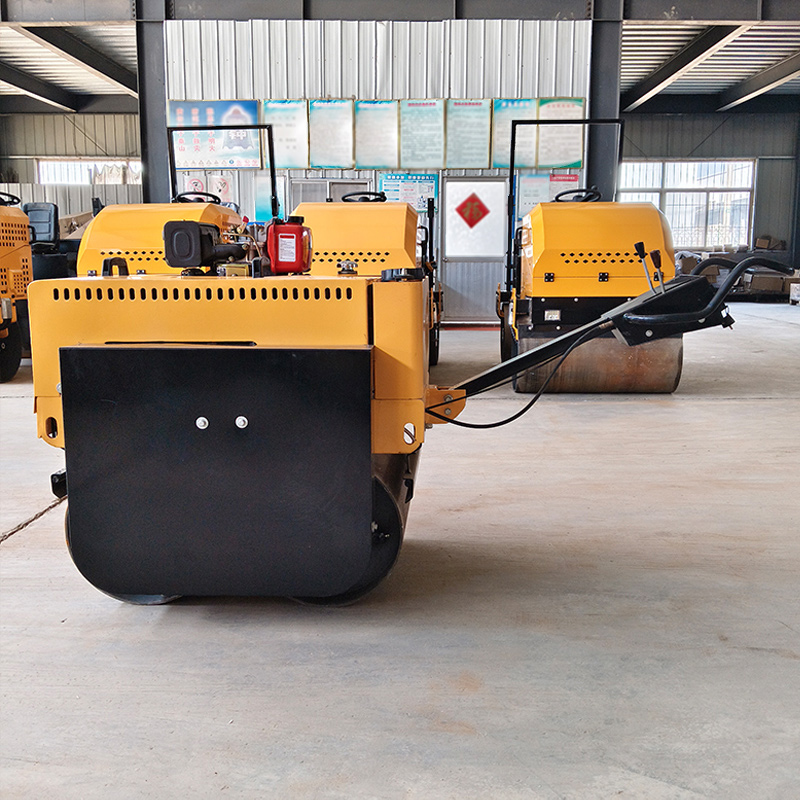 Kompaktowy hydrauliczny walec drogowy wibracyjny 39/49 KM