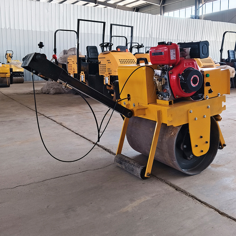 Kompaktowy hydrauliczny walec drogowy wibracyjny 39/49 KM