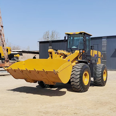 Miniładowarka kołowa Premium o mocy 241 kW z silnikiem Diesla