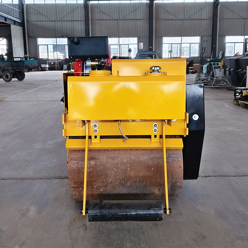 Kompaktowy hydrauliczny walec drogowy wibracyjny 39/49 KM